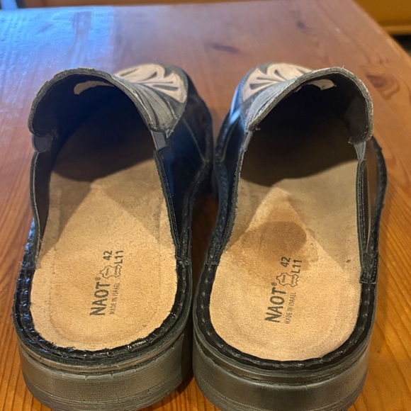 Naot Black, green and Cream Leaf Design leather Mules - Picture 4 of 14